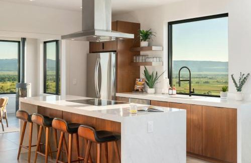 Tetonia House | Luxury Retreat Epic Views & Hot Tub
