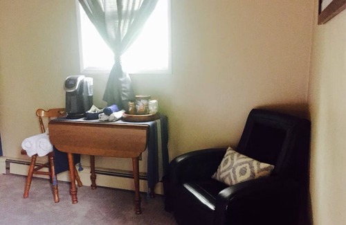 Airport Heights Community Council House | Luxury Retreat on the Greenbelt/Private Home w/Sauna & Yoga Studio&Fitness