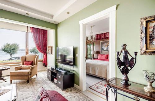 Sariyer Apartment | Luxury Seaside Apartment with Bosphorus View in Sarıyer