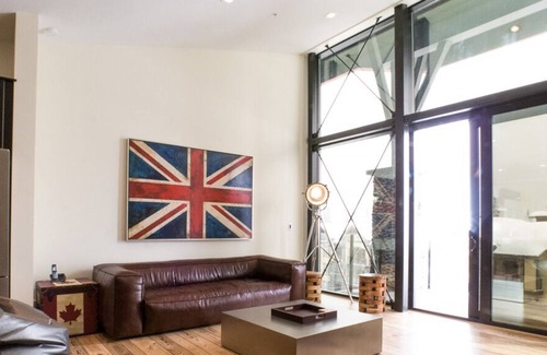 The Edge Ski Chalet | Luxury Ski Accommodation @ The Edge, near Happy Valley - Great Rates!