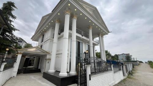 Basiskele Villa | Luxury Skylights Villa