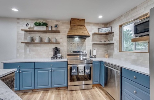 Loveland House | Luxury Spacious House Great for a Family Retreat