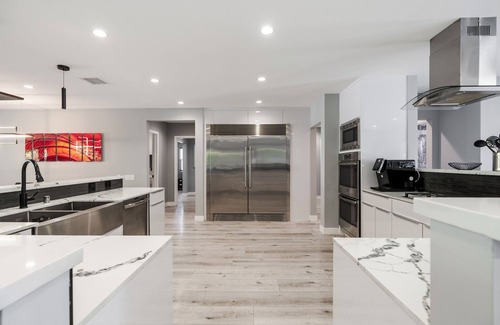 Lake Balboa Villa | Luxury Summer Getaway in Encino