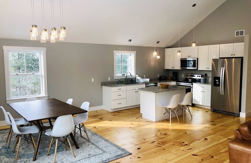 Waterbury Condo | Luxury Treetop Vacation Home in Waterbury Center