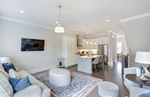 Hitch Village - Fred Wessels Homes House | Luxury Upper East River Home