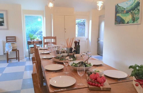 Lee House | Luxury Victorian Vicarage, stroll to beach, village pub and stunning cliff walks