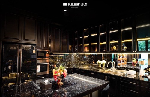 Bang Phlat Villa | Luxury villa near Chao Phraya River — 150 meters from MRT Bang O