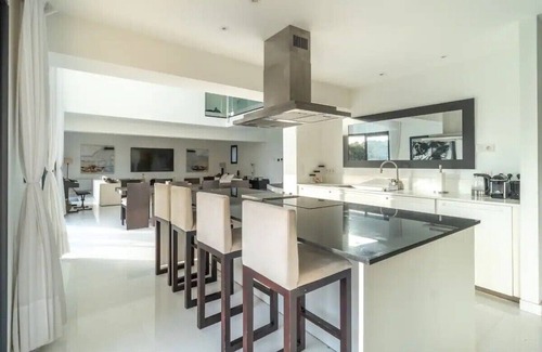 Vallauris House | Luxury villa Cannes, 12pers,pool sauna, cinema,sport