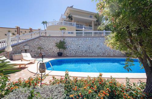 Urbanizacion Hacienda las Chapas Villa | Luxury Villa - Casa Bosqueverde