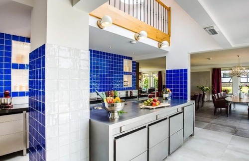 Mechelen House | Luxury Villa for Groups with modern bathrooms, Spa, Sauna, Indoor Pool, Professional Kitchen