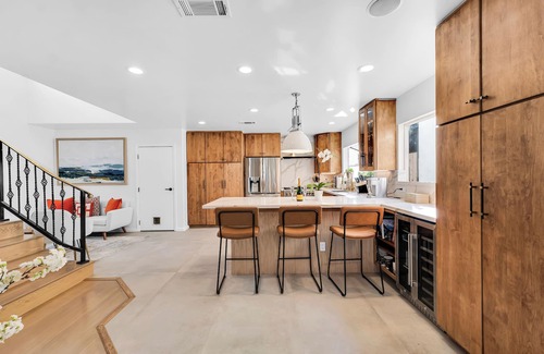 Belmont Shore House | Luxury Villa in Belmont Shores 4 Bedrooms 3 Bathn