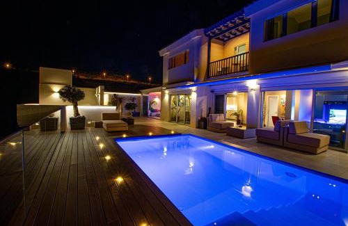 San Agustin Villa | Luxury Villa Morelli with seaview & heated pool