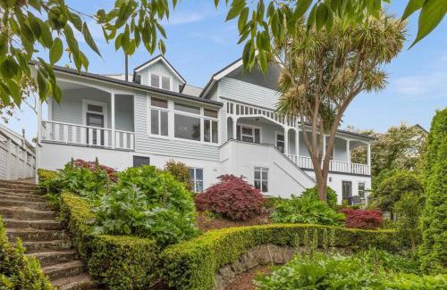 Bluff Hill Villa | Luxury Villa on Napier Hill