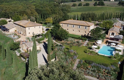 Buonconvento Villa | Luxury Villa + Winery + Pool in Tuscany