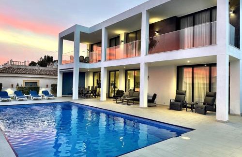 San Fulgencio Villa | Luxury villa with large swimming pool and outdoor area