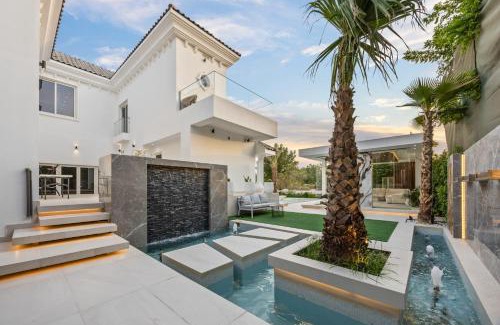 Dubai Villa | Luxury Villa with Pool, Cinema & Spa - Jumeirah Golf