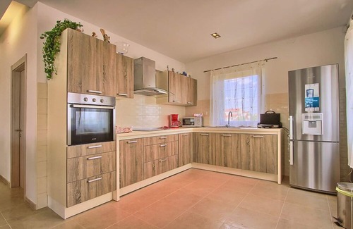 Svetvincenat Villa | Luxury villa with whirlpool and heated pool, quiet location, pets, sports field