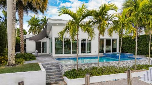 Lauderdale Isles House | Luxury Waterfront Home w Pool Hot Tub Dock Near Las Olas Gulfstream