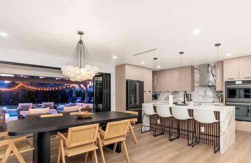 Trail West House | LuxuryOasis +HtdPool+HotTub+Fire Pit+Golf +OldTown