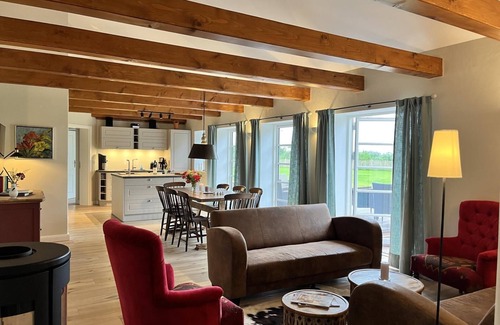 Rabenholz House | Luxus-ökohaus mit Kamin, Sauna, Eingezäuntem Garten