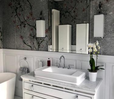 Westend Apartment | LUXUS 5 Zi-Wohnung + Balkon in TOP-Lage FFM+KLIMA