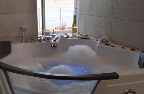 Brake Apartment | Luxuswohnung Pazifik WESER WELLNESS WHIRLPOOL