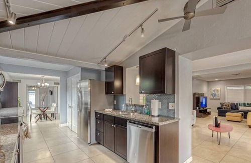 Poinsettia Heights House | LVS Casa DelMar- Outdoor Oasis Heated Pool 5 Min 2 Beach