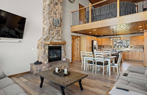 Cherimoya Hill House | Lychee Hill | Incredible Views | Private Hot Tub