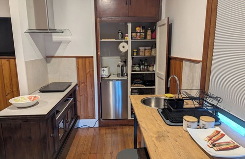 Queenstown House | Lyell: Character, views, comfort, air-conditioned, quiet yet close to towncentre