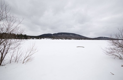 Coaticook Ski Chalet | Lyster Cabin #1 - Waterfront