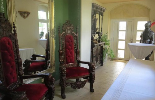 Growaltersdorf Apartment | Märchenpension Rotkäppchen und der Wolf