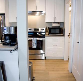 North Cowichan Apartment | M&M's Maple Bay Mountain Guesthouse