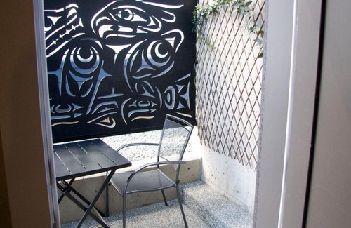 North Cowichan Apartment | M&M's Maple Bay Mountain Guesthouse