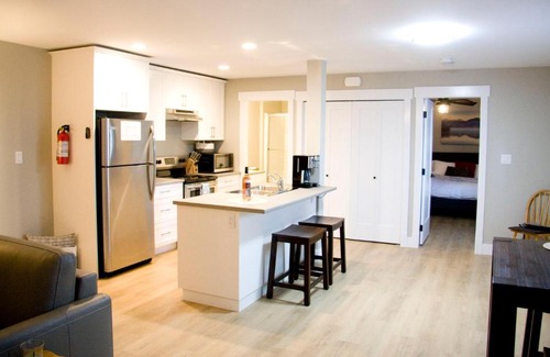 North Cowichan Apartment | M&M's Maple Bay Mountain Guesthouse