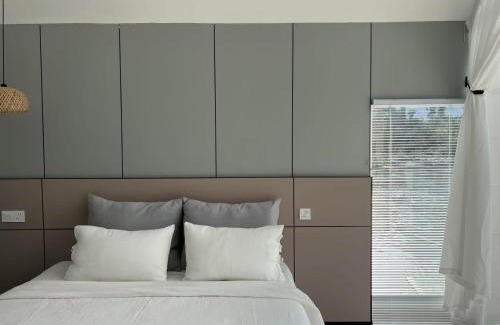 Vientiane Boat Rental | M & R 2 float house