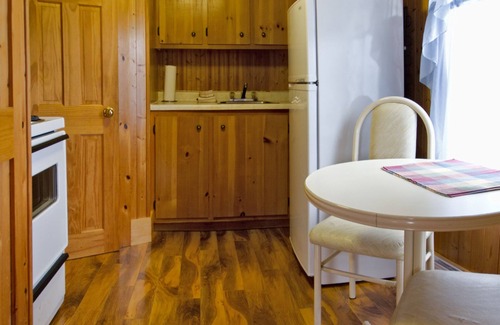 Shelburne Hotel | MacKenzie's Motel & Cottages