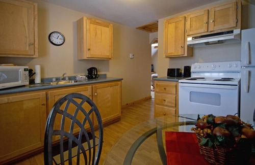 Shelburne Hotel | MacKenzie's Motel & Cottages