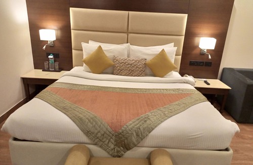 The Mall Road Hotel | Madhuban Sarovar Portico Mussoorie