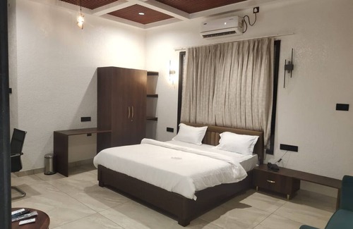 Chikhaldara Hotel | Madhurai Resort