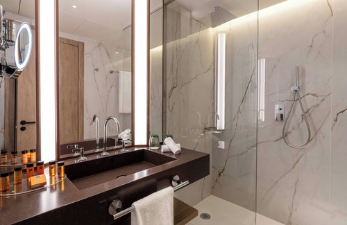 Malasana Hotel | Madrid Marriott Hotel Princesa Plaza