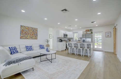 Citrus Isles House | Madrina's Cozy 3BR-1BA Spacious Backyard