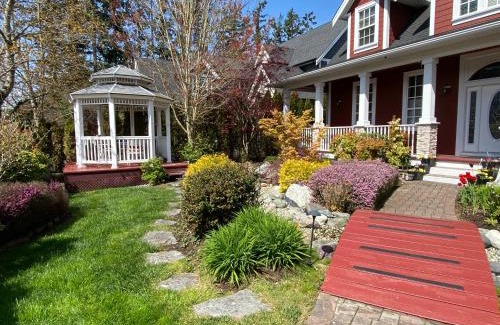 Douglas House | Mae Sweet Home