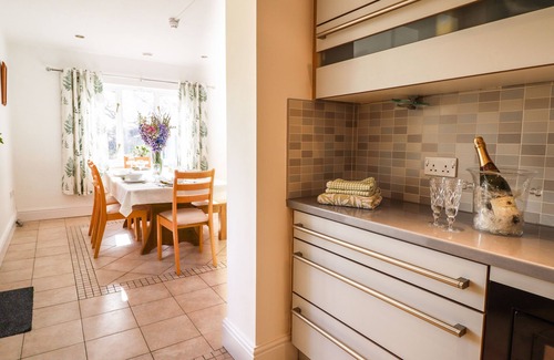 Maesbury Marsh Cottage | Maesbury Manor