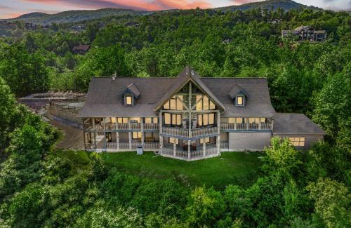 Gatlinburg - Pigeon Forge House | Magestica - Luxury Lodge -Wedding Retreats and Getaways - Premiere Smoky Mountain Views Gatlinburg-Pigeon Forge- Outdoor Pool - Arcade Room - Luxury Lodge Compound