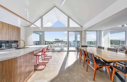 Waterhouse House | Magic Beach - Wifi, Beach Views