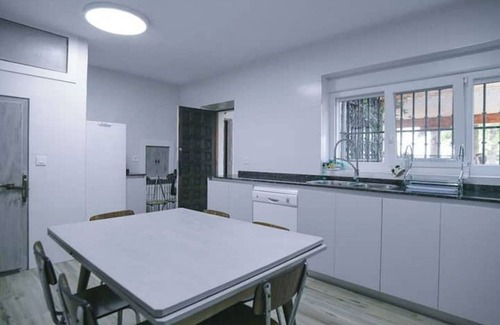 Santa Marta de Tormes Ski Chalet | Magnífico Chalet con Zonas de Ocio y Deportes