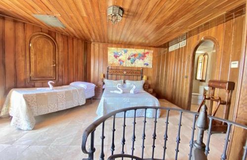 La Cabrera Ski Chalet | Magnífico Castillo privado, elevado en la roca