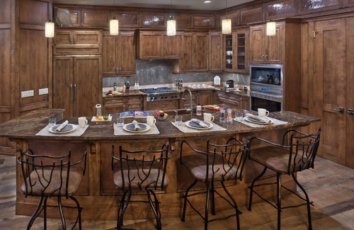 Steamboat Springs House | Magnificent + Hot Tub + Elevator + Close to Skiing - Falconhead Lodge South