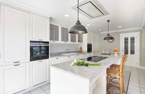 Getaria Villa | MAGNIFICENT VILLA WITH GARDEN IN FRONT OF THE SEA, FREE WIFI, LIBRARY, FIREPLACE.