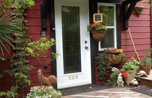 Salt Spring Island Bed & Breakfast | Magnolia Petal